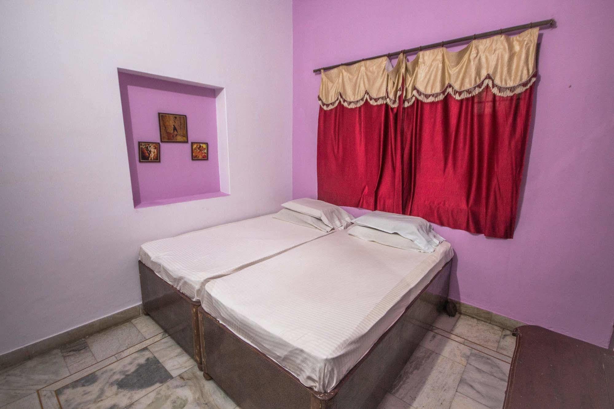 Backpacker Panda Friends - Agra Hostel Agra  Buitenkant foto