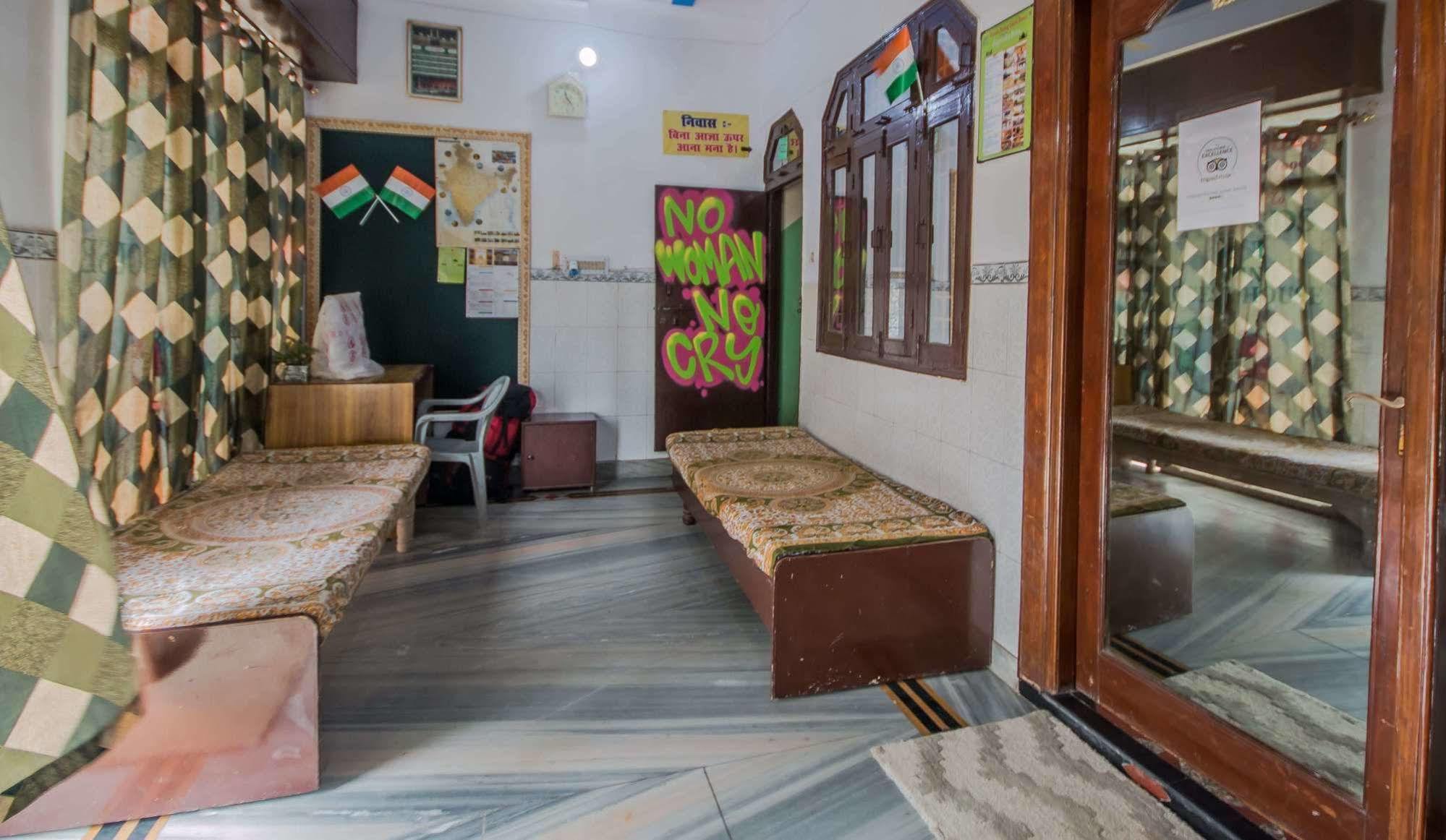 Backpacker Panda Friends - Agra Hostel Agra  Buitenkant foto