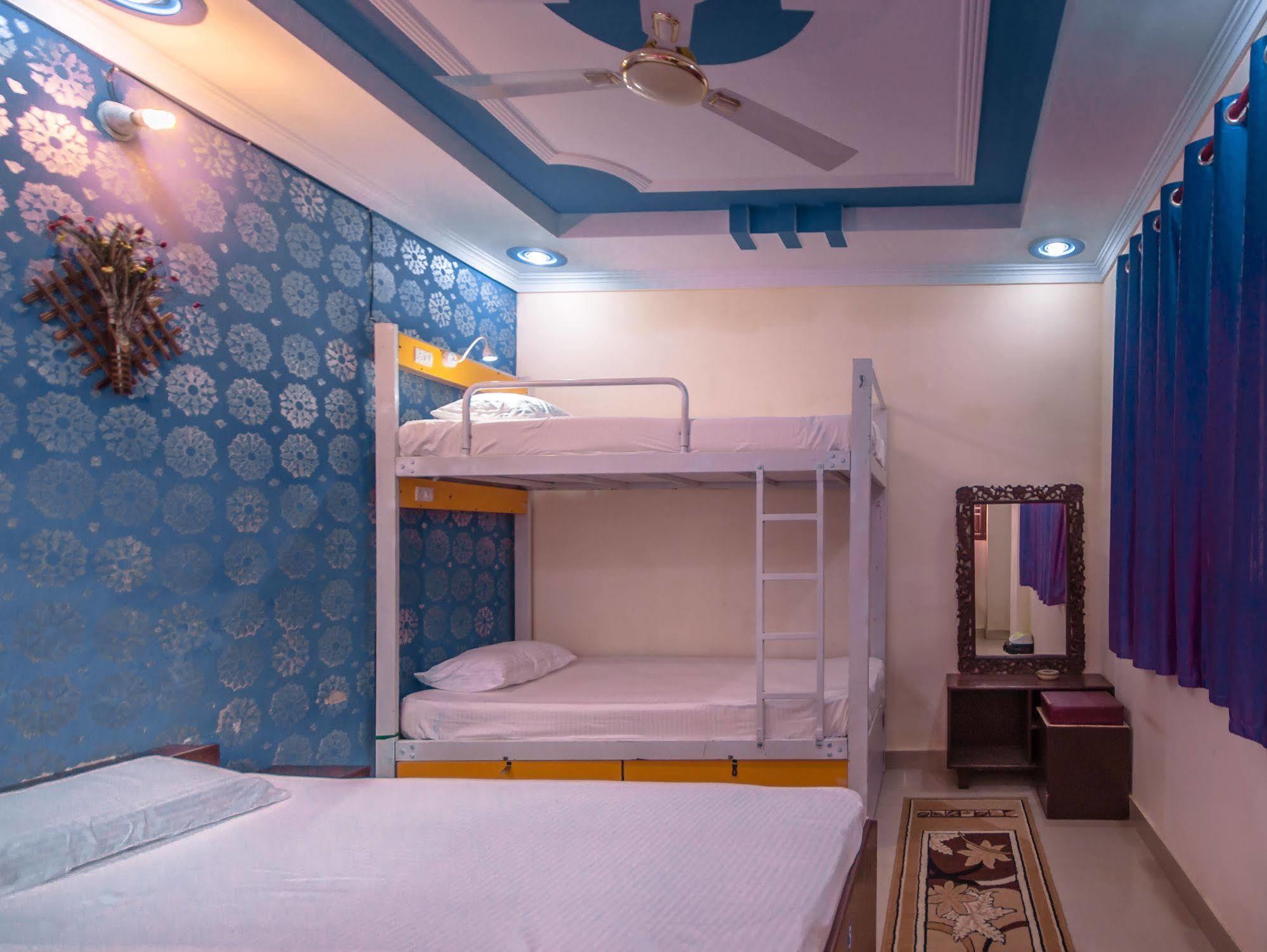 Backpacker Panda Friends - Agra Hostel Agra  Buitenkant foto