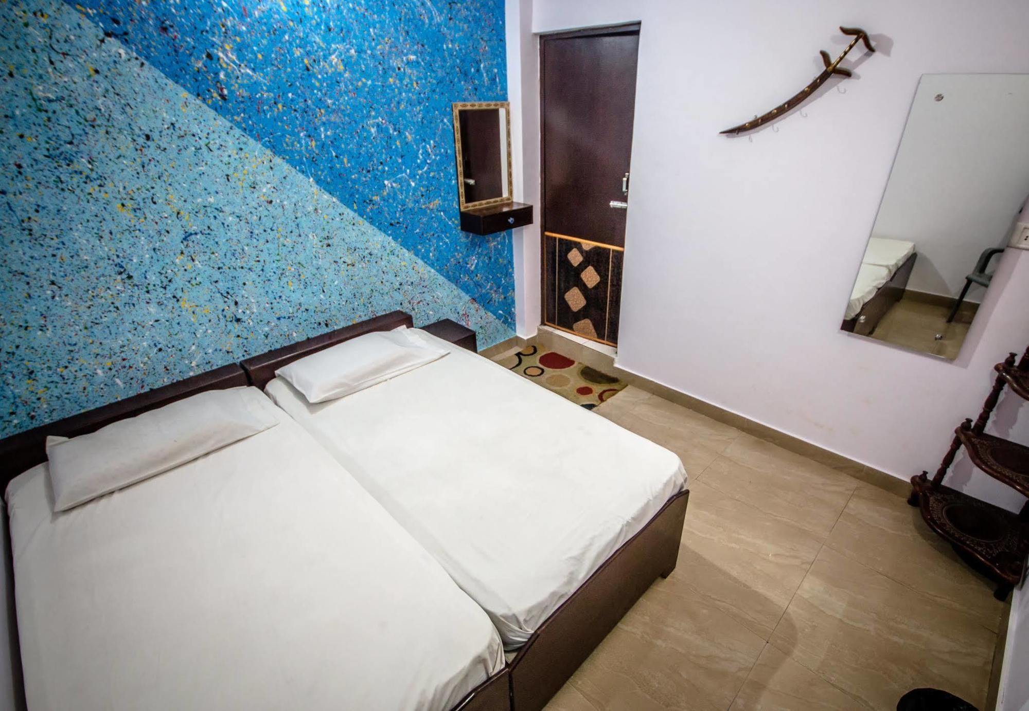 Backpacker Panda Friends - Agra Hostel Agra  Buitenkant foto