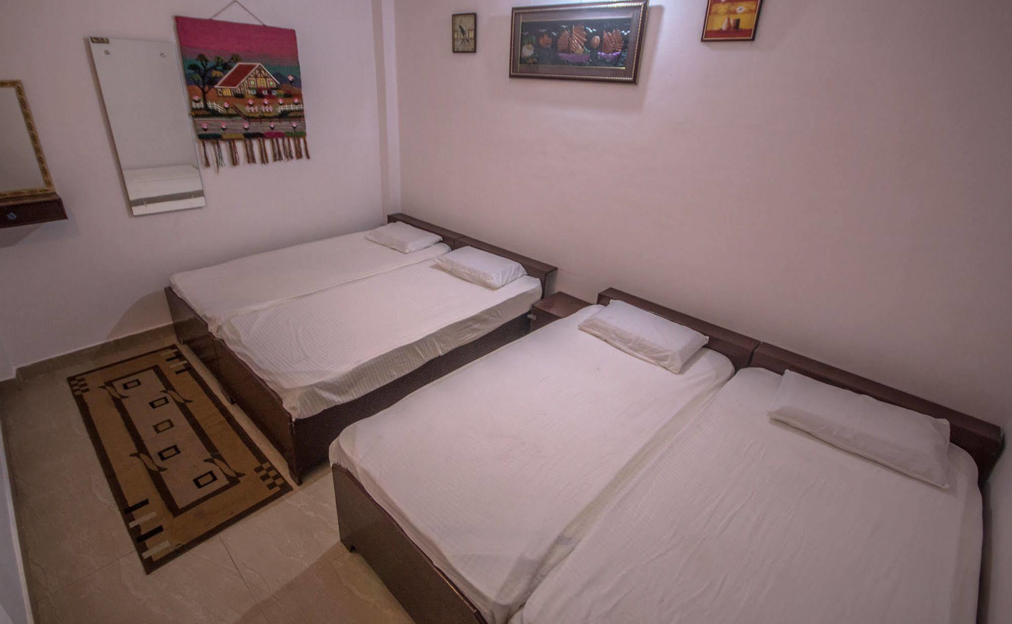 Backpacker Panda Friends - Agra Hostel Agra  Buitenkant foto
